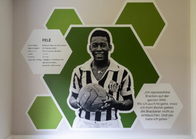 Fußballlegende Pelé dekoriert die Wand eines Zimmers